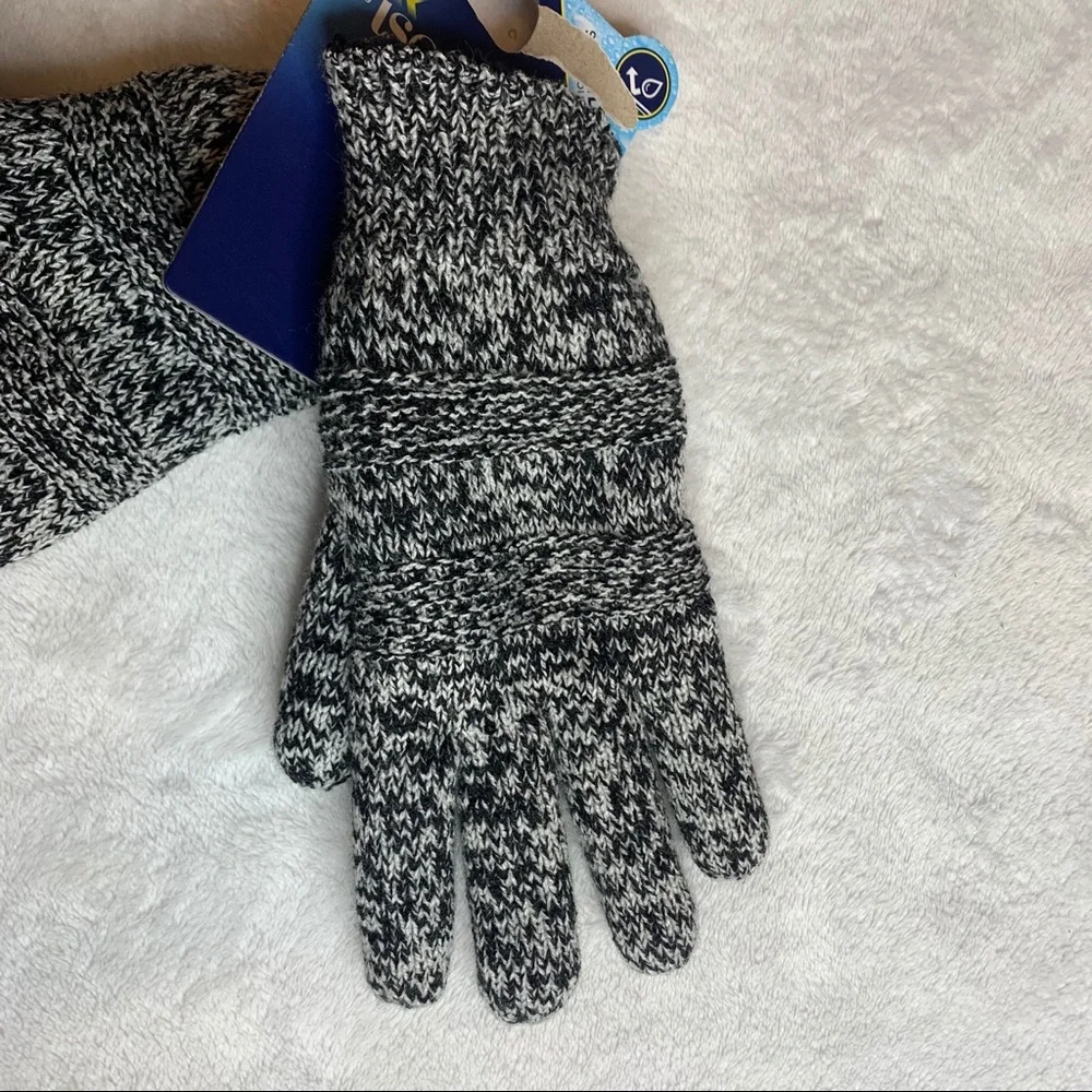 Isotoner Women’s Smart Dri Warm Winter Gloves